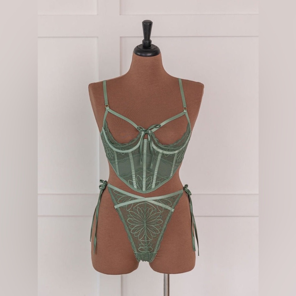1X Cupless Corset Lingerie - FIRM PRICE